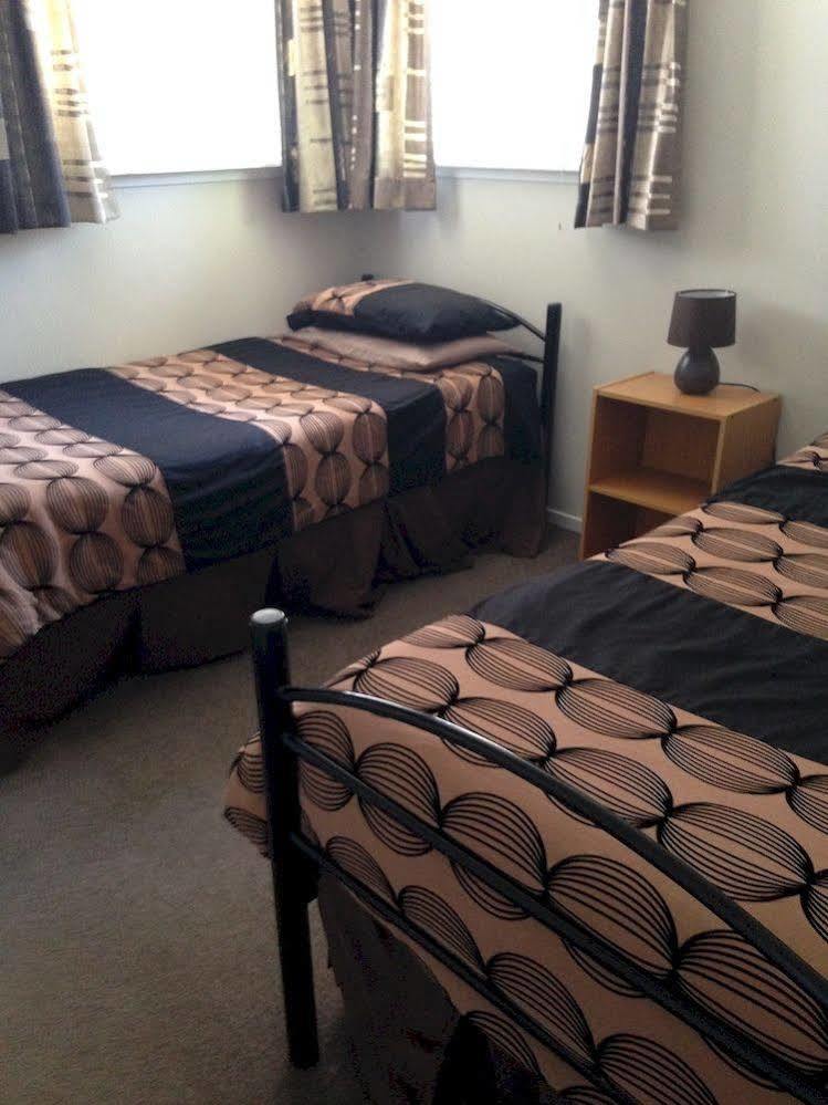מנגאוואי Tudor Oaks Motel מראה חיצוני תמונה